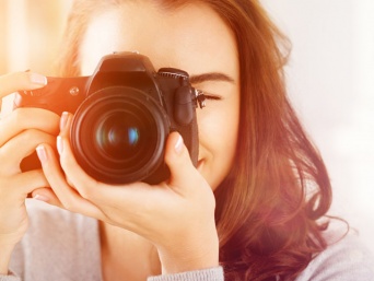 SNSアップも可能？レトロな「インスタントカメラ」が爆発的人気なワケ