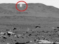 「ダストデビル」が火星のクレーターを移動する驚異の光景をNASAの探査車が撮影
