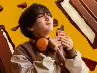 大西流星(なにわ男子)出演！　森永製菓『板チョコアイス』新TVCM公開！！　大西「皆さんもCMを真似して…」