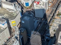 「使徒っぽい」「もしかして：五条悟」　渋谷の街に落ちる〝上半身を失った影〟に12万人戦慄