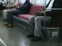 猛反省！　つい、やってしまう「電車でのマナー違反」6つ