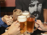 アルコールが抜けるまでにかかる時間はどれくらい？ 会社の飲み会、二日酔いを防いで楽しく飲むコツ3つ