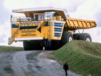 リアルガチでモンスター級、世界最大のダンプカー「BelAZ-75710」