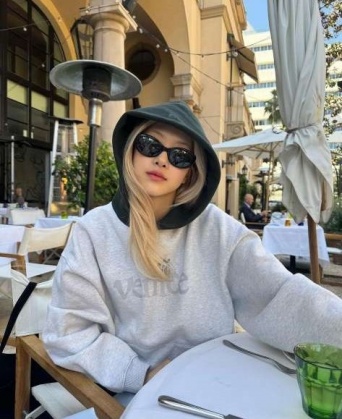 Instagram:ROSÉ(@roses_are_rosie)より