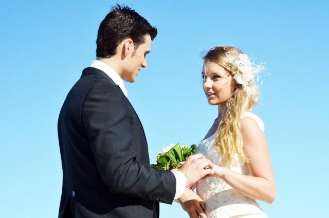 お金がなければ結婚できない？