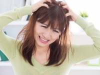 女性に聞いた！　「地肌の乾燥」が気になった瞬間4選