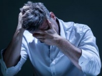 強いストレス状態の持続が「脳疲労」に （shutterstock.com）