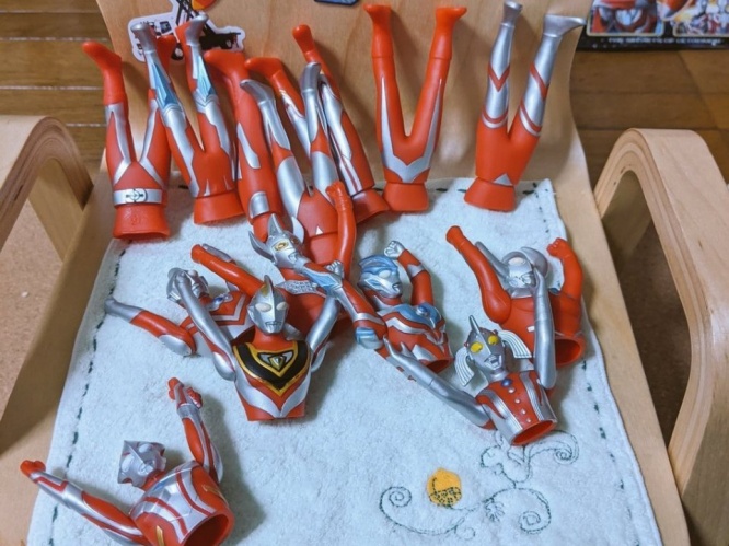 選ばれしウルトラファンにしか解けない？　難易度激高の2ピースパズルが「まさにお手上げ状態」