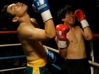 対人恐怖症の建二（ヤン・イクチュン）はボクシングを通して、対戦相手と肉体言語を交わし合おうとする。