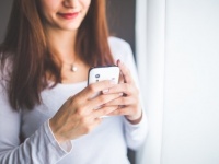 婚活サイトの写真撮影の正解は？