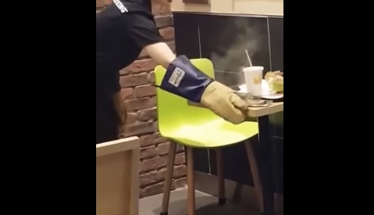 ついに発売中止決定　Galaxy Note7から発火しファーストフード店が騒然！