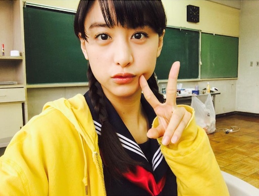 山本美月のセーラー服＆黒髪三つ編み姿が可愛すぎて萌え死ぬファン続出！「天使」