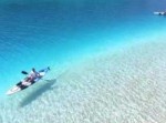 これはトリックアートなのか？　空中を駆けるカヌーの映像が激写された！