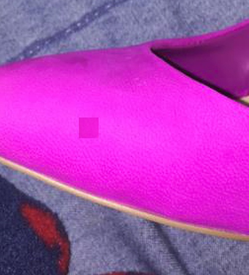 ネイルとクツの色論争