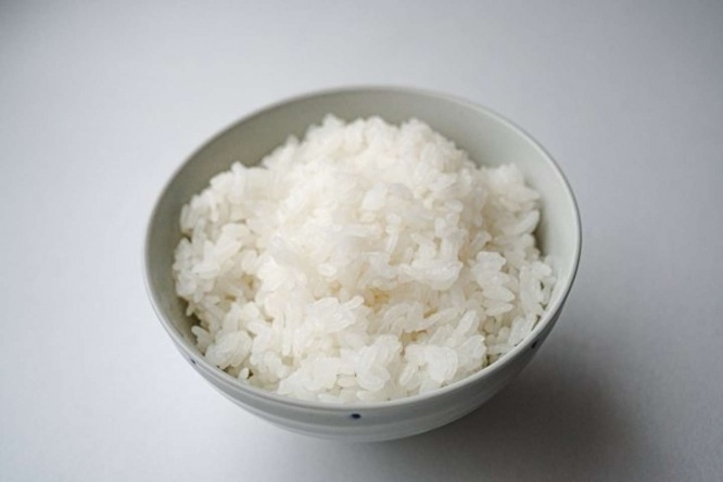 白ご飯だけ食べていた（画像はイメージ）
