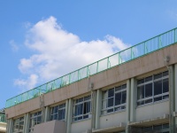 小学校・女子トイレに『小型カメラ設置』　市立小学校教諭(27)逮捕　女子児童がカメラを発見…