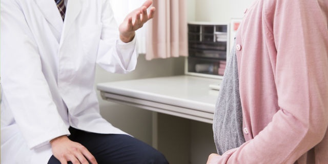 カウンセリングを受ける妊婦