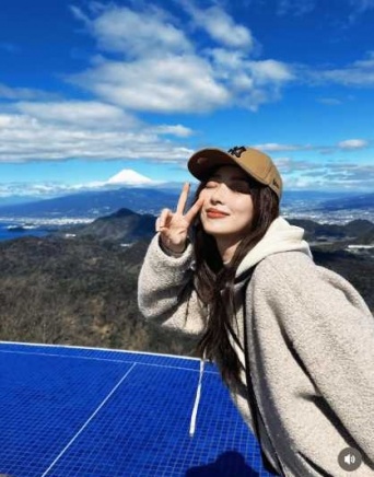 Instagram:内田理央(@rio_uchida)より