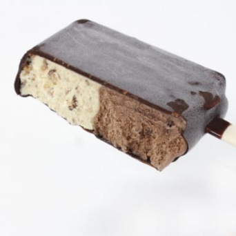 外パリ中しっとり。コンビニのカントリーマアム新作アイス