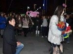 サプライズでプロポーズをされた女性、指輪がショボいからと拒否…