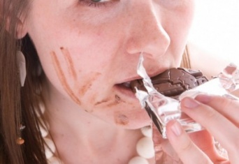 だらしねぇ女……。男が「間接キスすらNGする女性」3タイプ