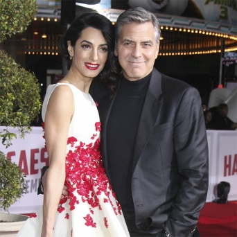 ジョージ・クルーニー夫妻が100万ドルを寄付