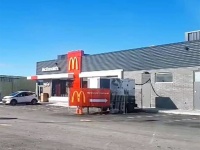 電気も通っていない僻地の畑のど真ん中にマクドナルドが新店舗をオープンし住民困惑