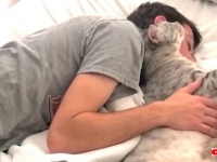 寒い夜だからこそ！愛する猫といっしょに「おやすみなさい」な飼い主たち