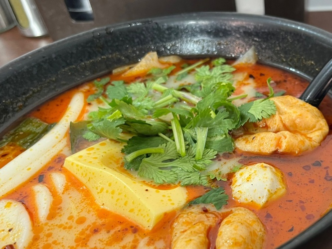 【 Let’s麻辣湯！ Vol.3】旨みしっかりのスープと春雨おかわり1回無料が人気！「串串香」