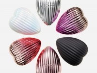 梳かすだけでさらツヤ髪に。リッチなハートブラシ「ReFa HEART BRUSH RAY」新登場！