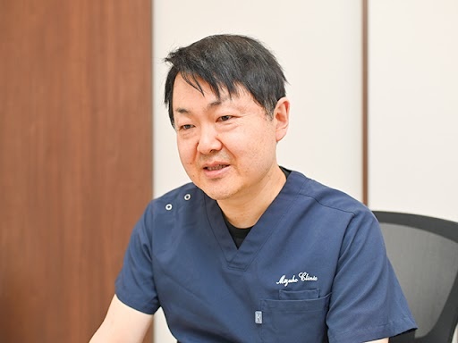 眼瞼下垂ってどんな病気？治療法は？　専門医師にインタビュー