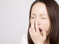 眠くてしょうがない！　生理中の眠気の対処法