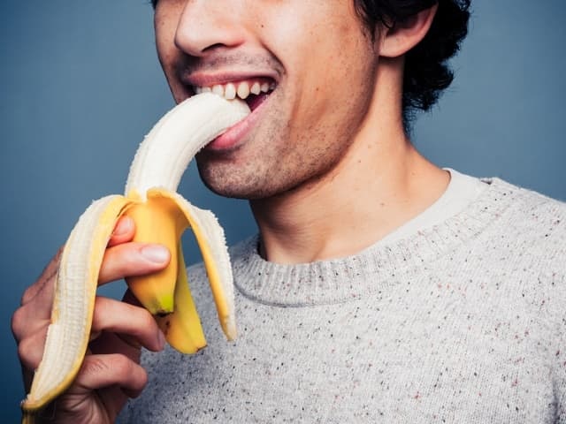 食べ方がキレイだとテクニシャン！？「食事の仕方」で見抜く男のセックス傾向