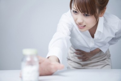 生理痛のとき、薬を飲む？　⇒約6割の女子が「●●」と回答！