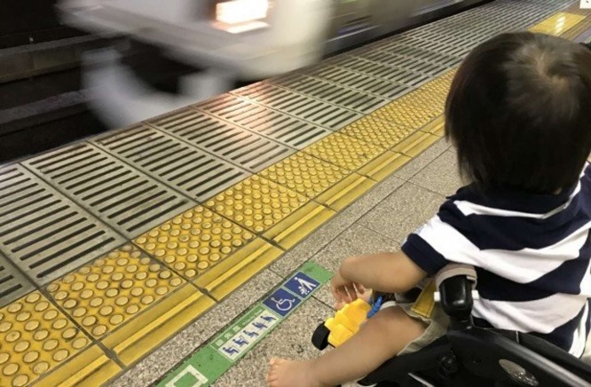 息子を連れて電車で遠出した際に......（画像はイメージ）