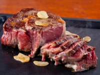 【食べ放題】これでもかってくらいうまい肉が食べられる！ ステーキ食べ放題「ガッツ・グリル」新宿店