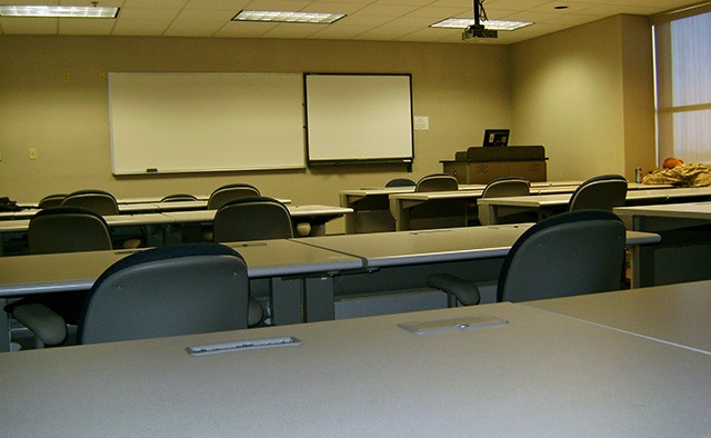 どこが人気だった? 大学の講義で座っていた場所ランキング―1位「一番後ろの窓側」