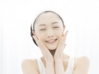 女性に聞いた！　秋になると気になる「肌悩み」とその「対策法」