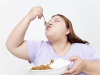 クチャラーは論外！　どうしても許せない他人の食事マナー6選