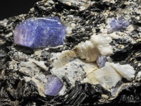 これまで宇宙でしか発見されたことのない、青く美しい宝石が発見される（イスラエル）
