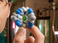 地球の救世主となるか？ 液体から塩を抽出する強力な新しい分子の合成に成功（米研究）