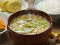 「味噌汁に入れたい具材」ランキング！　2位は「豆腐」、1位は？