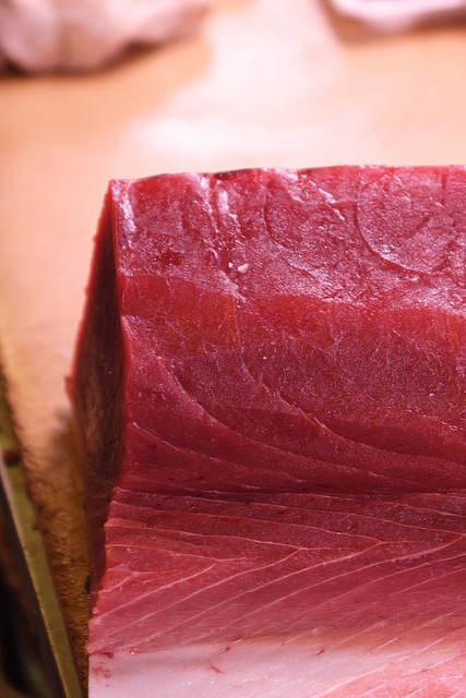 塩釜水産物仲卸市場（y_katsuuuさん撮影、Flickrより）