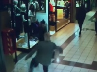 逃走中の強盗に俊敏な蹴りをかました84歳のおじいちゃんの勇敢な行動が話題に