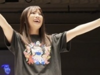 DDTのファンに挨拶する荒井優希