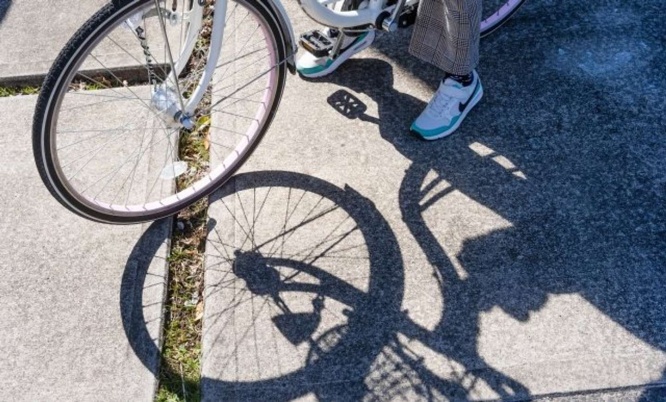 自転車が壊れてしまった(画像はイメージ)