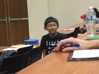 わずか11歳で大学の授業を受ける天才少年、同級生の間で人気者に！