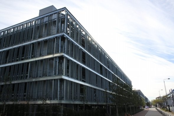 これは「通勤駐車場棟」