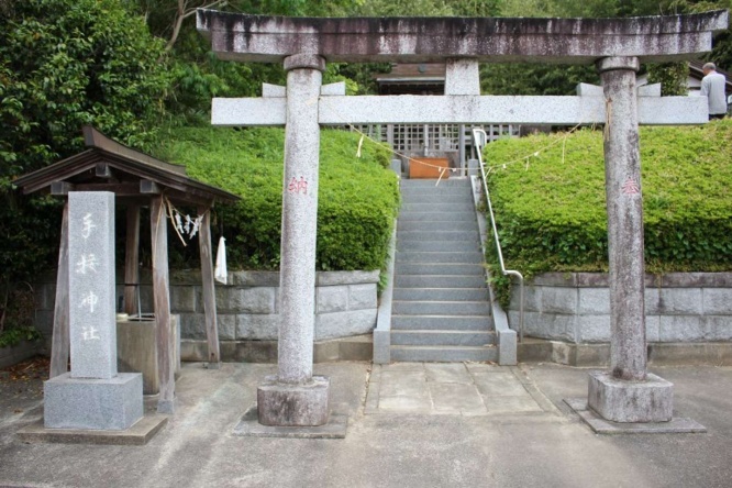 手接神社の鳥居(5月12日、Jタウンネット撮影=以下同)