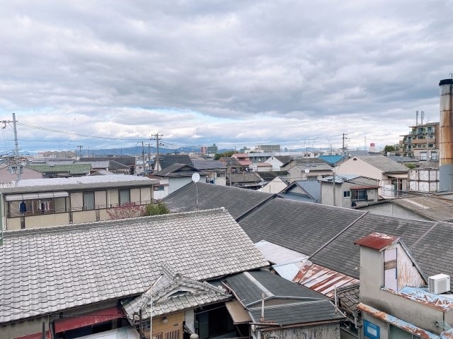 「強烈な異臭を放つ隣の家。まわってくる回覧板にも、きついニオイが染みついていて...」（都道府県・年齢性別不明）